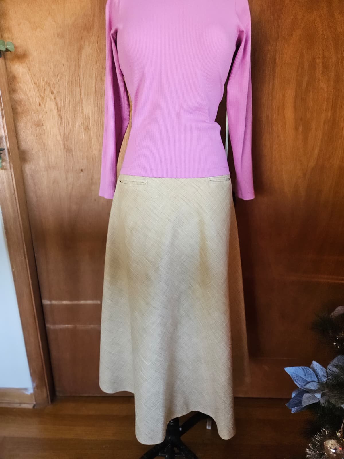 Elegant Two-Tone Midi Dress – Sophisticated Style